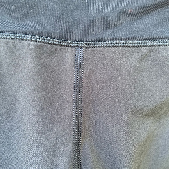 Lululemon shorts size 8 - Picture 5 of 8